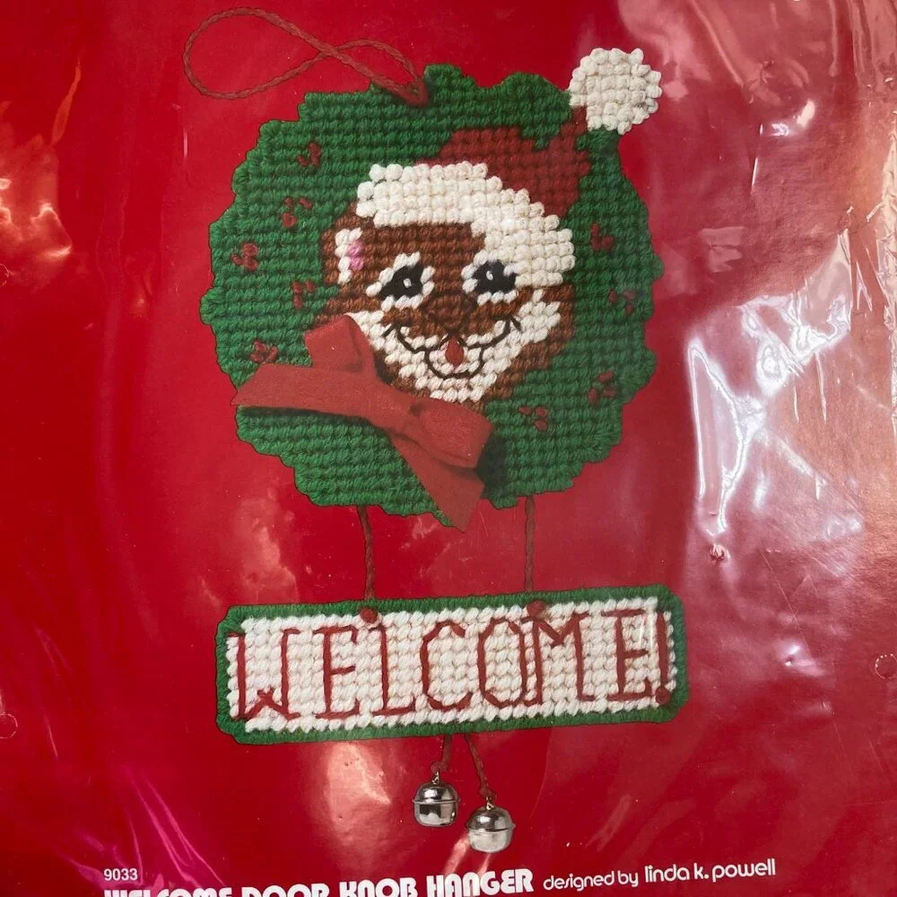Dimensions Christmas Welcome Door Knob Hanger Needlepoint Plastic Kit 9033